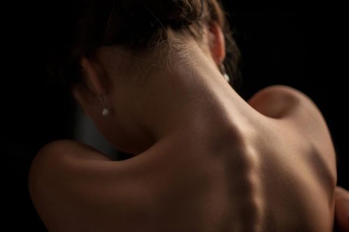 beautiful-woman-back-ru